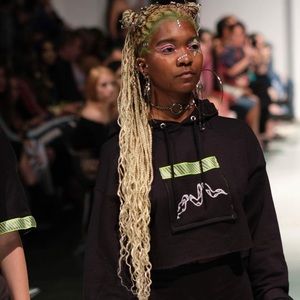 ANXY SNAKE POCKET CROP runway sweater